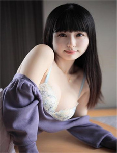 翁公含着她的乳
